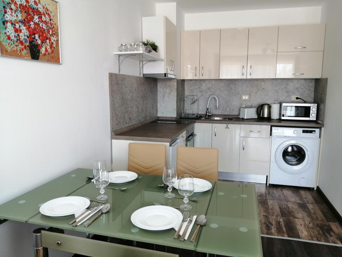 Azaria Apartment *