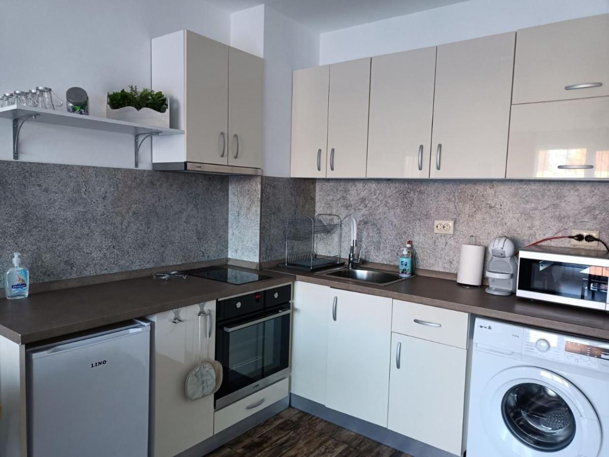 Azaria Apartment *