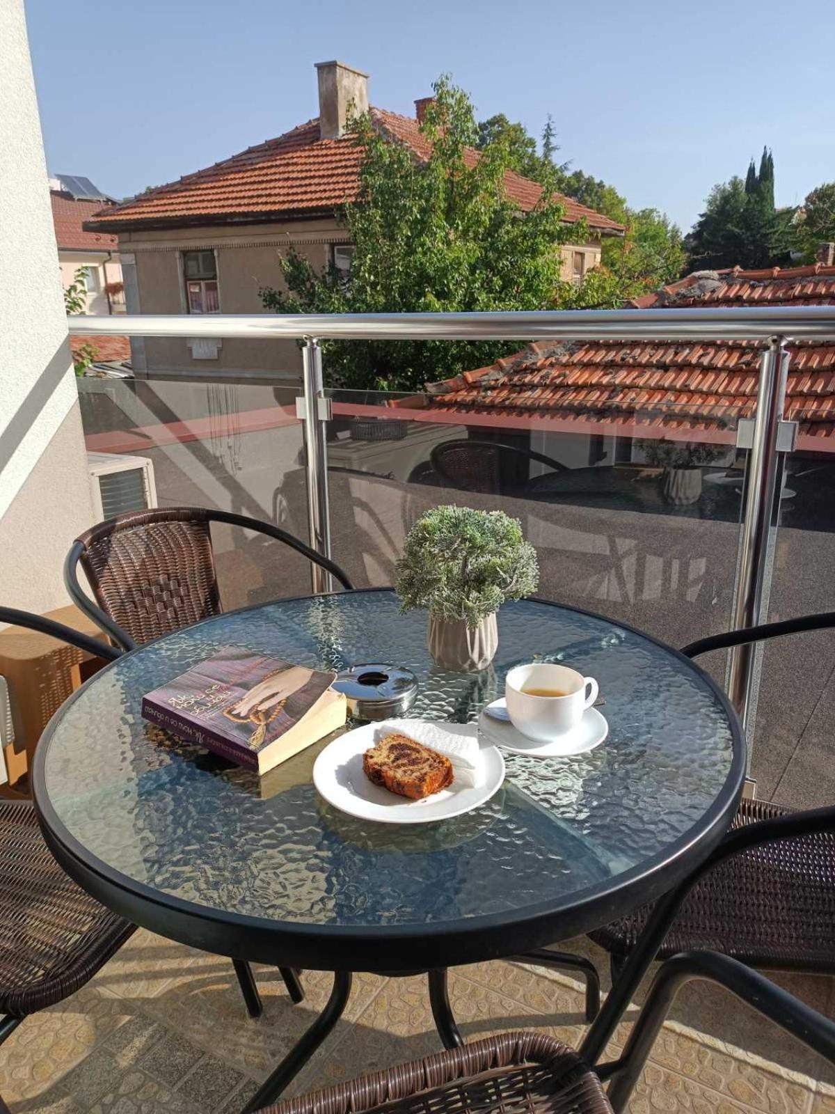 Apartment Azaria Hisarya